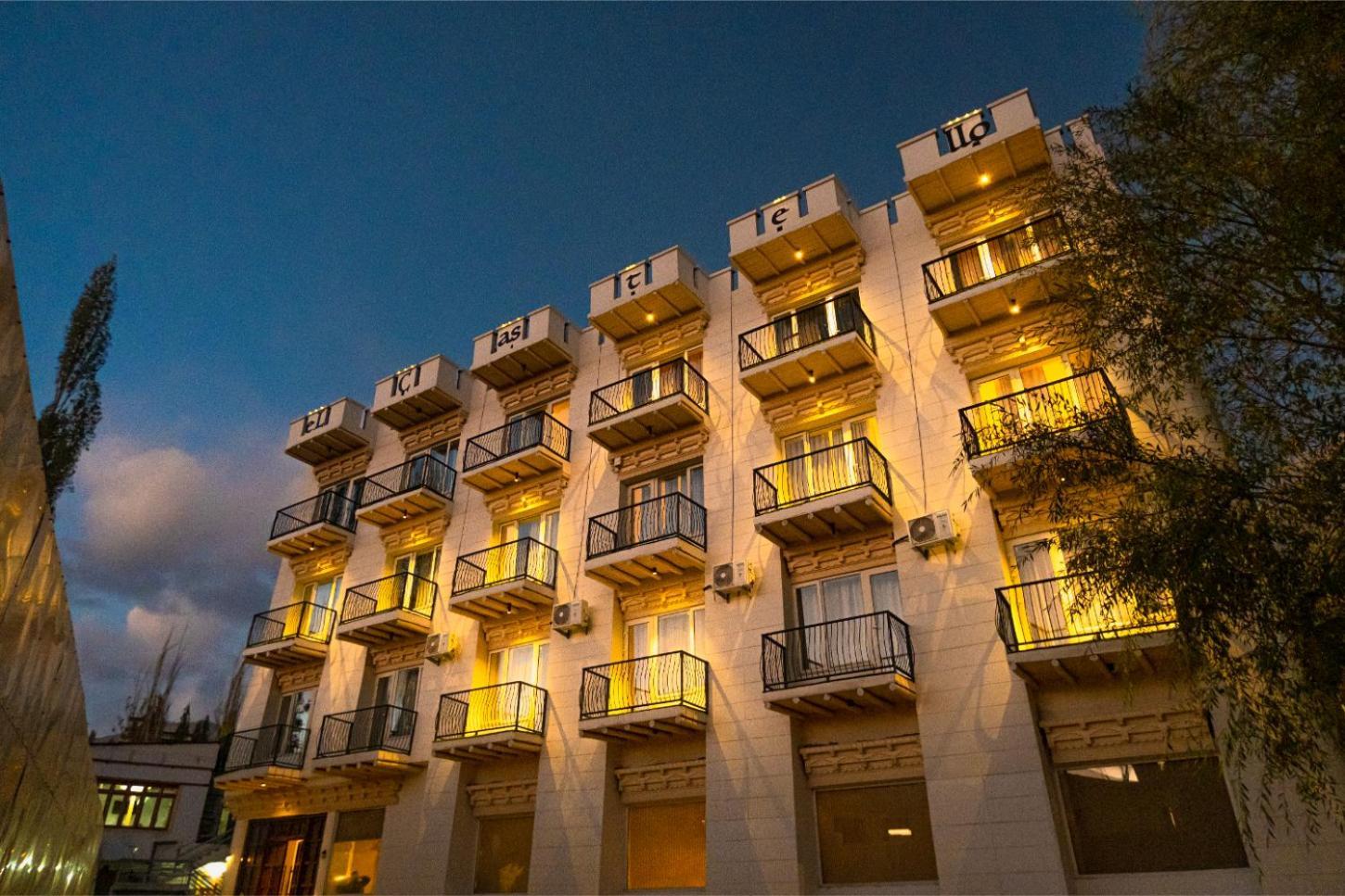 Hotel El Castello Лех Екстер'єр фото