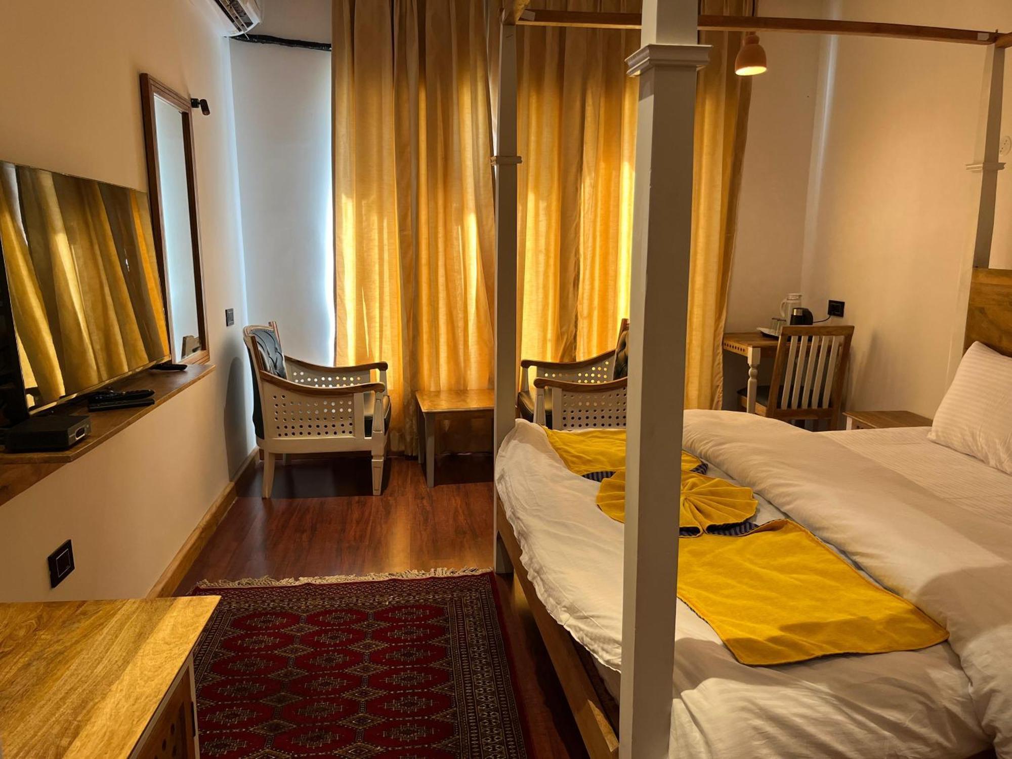 Hotel El Castello Лех Екстер'єр фото