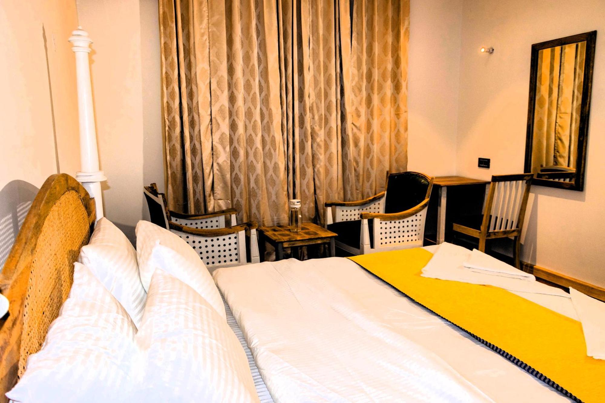 Hotel El Castello Лех Екстер'єр фото